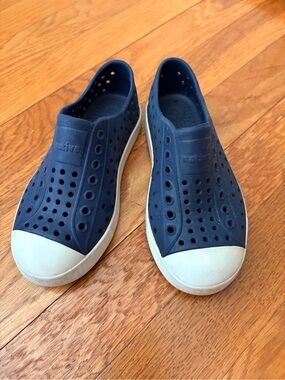 Native Kids Water Shoes in Navy with White Toe